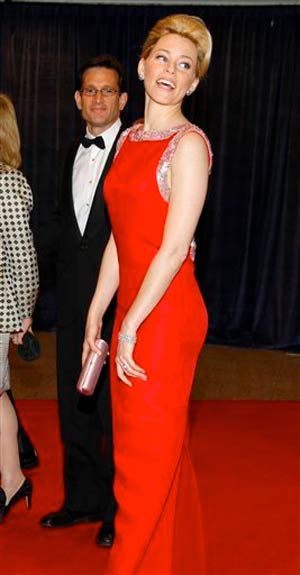 Elizabeth Banks, with Majority Whip Eric Cantor in the background
